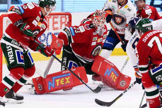 Oroligt framför Frölundas målvakt Johan Mattsson