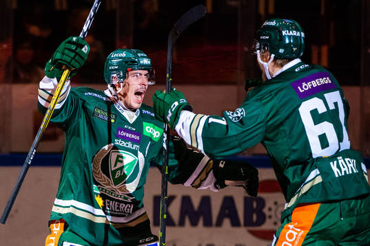 Färjestads Sebastian Erixon och Jamo Kärki jublar