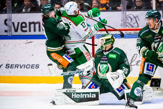 Färjestads Linus Arnesson och Rögles Taylor Matson