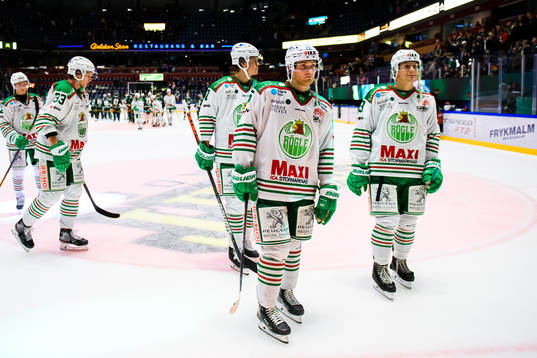 Rögles Simon Ryfors deppar med lagkamrater