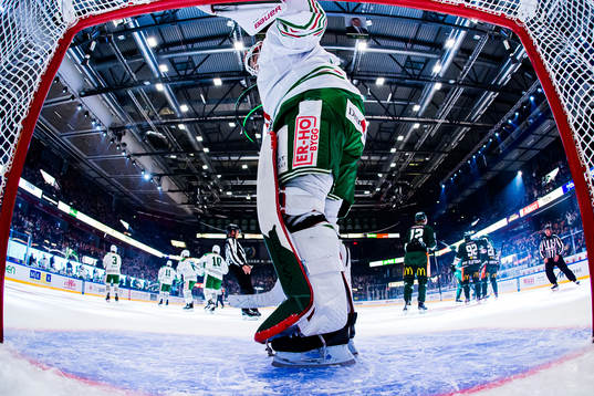 Färjestads Sebastian Erixon jublar