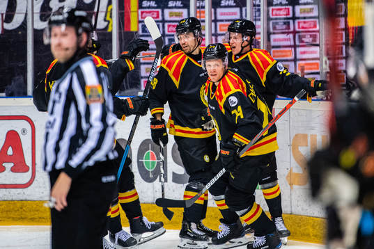 Brynäs Linus Ölund jublar