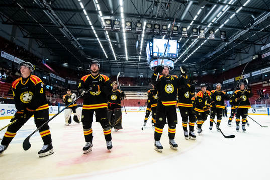 Brynäs spelare jublar