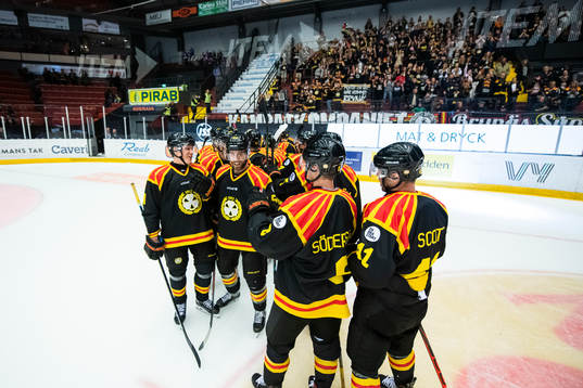 Brynäs spelare jublar