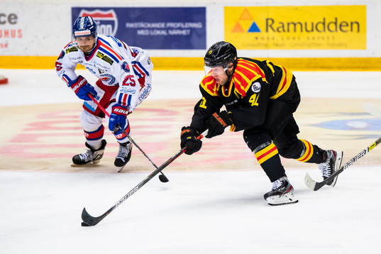 Brynäs Greg Scott  och Oskarshamns Johannes Salmonsson