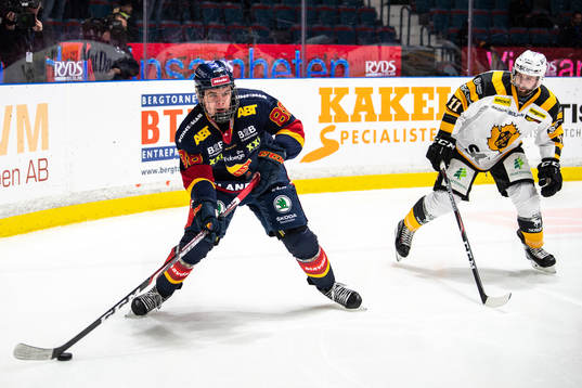 Djurgårdens Alexander Holtz och Skellefteås Tom Pyatt