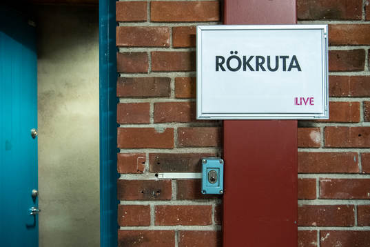 En skyllt med texten rökruta på