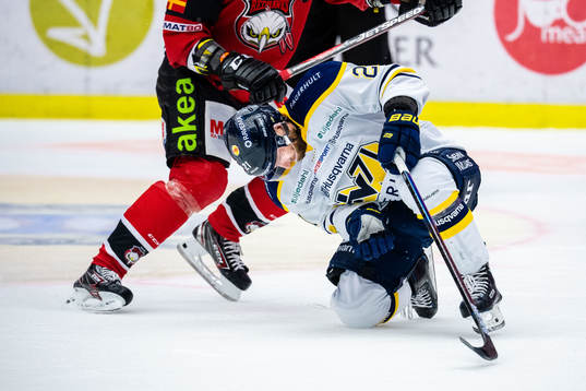 s Christian Sandberg grimaserar
