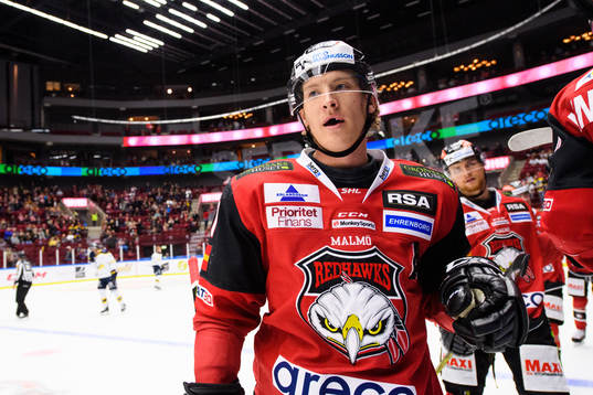 Malmö Redhawks Emil Sylvegård jublar