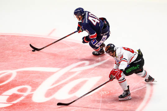 Linköpings Adam Lelewka och Örebros Joonas Rask