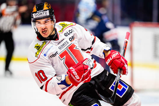 Örebros Shane Harper jublar