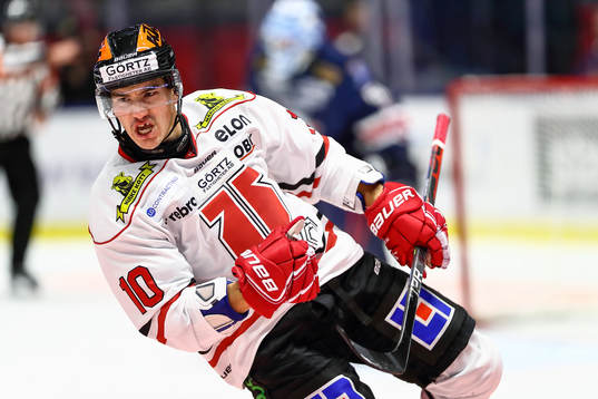 Örebros Shane Harper jublar