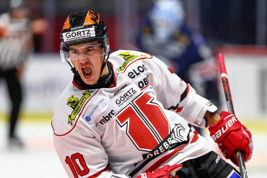 Örebros Shane Harper jublar