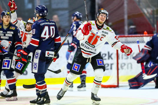 Örebros Christopher Mastomäki jublar