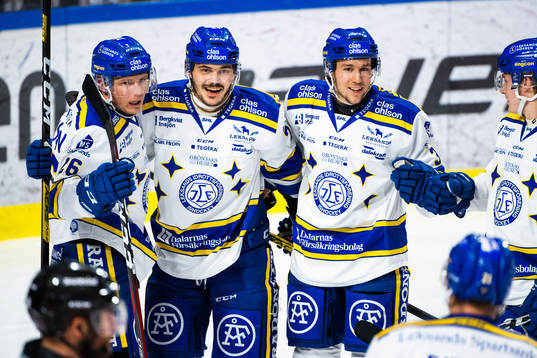 Leksands Thomas Valkvae Olsen jublar med lagkamrater