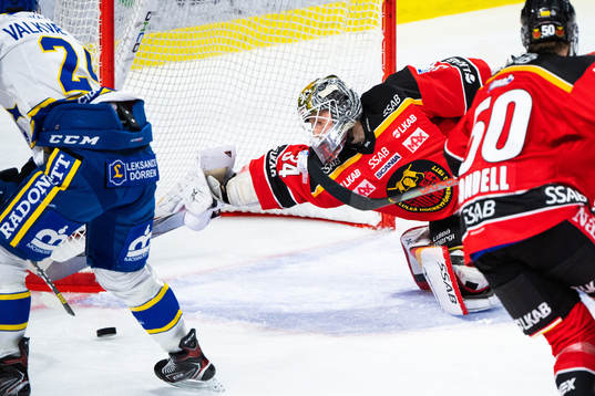 Leksands Thomas Valkvae Olsen och Luleås målvakt Joel