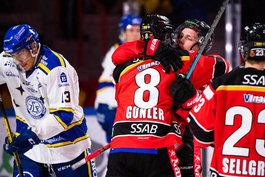 Luleås Noel Gunler och Petter Emanuelsson jublar