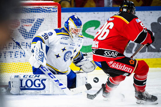 Leksands målvakt Janne Juvonen och Luleås Robin Kovacs