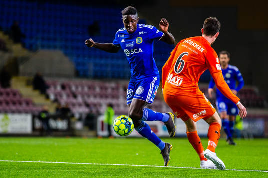 Sundsvalls Pa Konate och AFC Eskilstunas Jesper Björkman