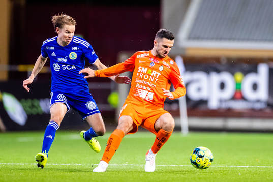 Sundsvalls Johan Blomberg och AFC Eskilstunas Kadir Hodzic