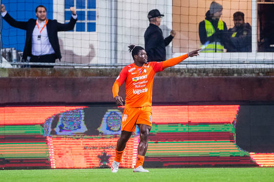 AFC Eskilstunas Onyedikachukwu Samuel Nnamani jublar