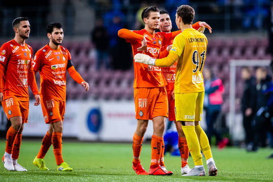 AFC Eskilstunas spelare jublar