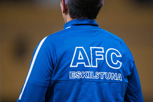 Ett tryck med AFC Eskilstuna på tränare Saulius