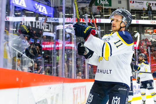 s Simon Önerud jublar med fansen