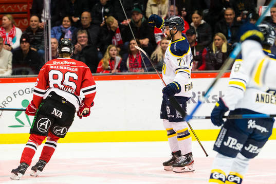 s Linus Fröberg jublar
