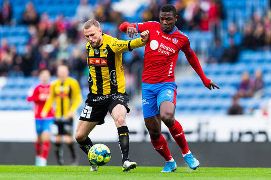 Häckens Alexander Faltsetas och Helsingborgs Alhaji Gero i