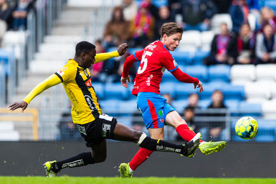Häckens Godswill Ekpolo och Helsingborgs Max Svensson