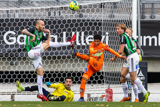GAIS Henrique Moura Perillo och Varbergs Keanin Ayer Boya