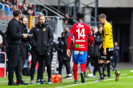 Helsingborgs Mohammed Abubakari lämnar plan