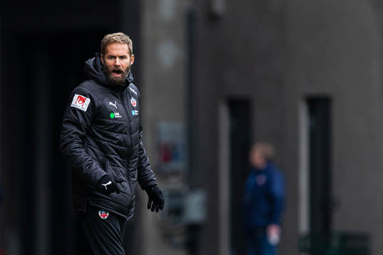 Helsingborgs tränare Olof Mellberg reagerar