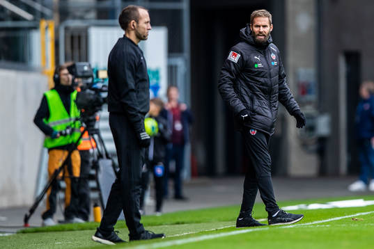 Helsingborgs tränare Olof Mellberg reagerar mot