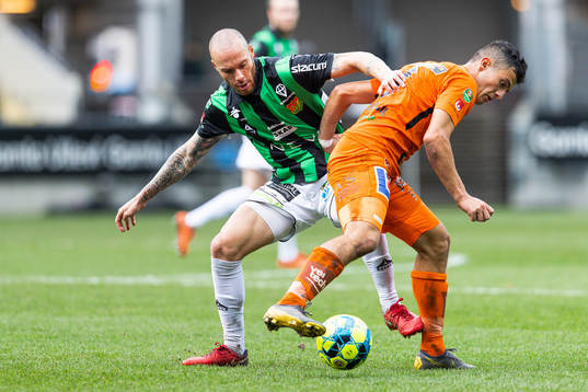 GAIS Henrique Moura Perillo och Varbergs Astrit Seljmani