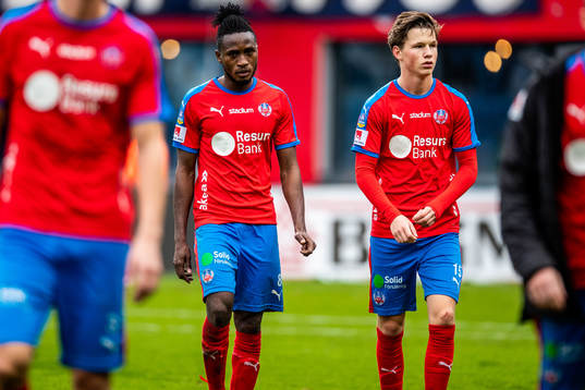 Helsingborgs Mamudu Moro och Max Svensson deppar