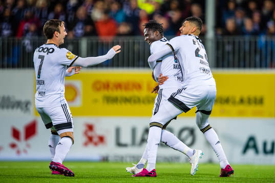 Babajide David Akintola of Rosenborg celebrates eith Mike