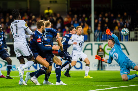 Babajide David Akintola of Rosenborg scores the 0-1 goal