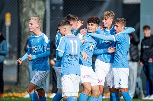 Malmös Adrian Neziri jublar