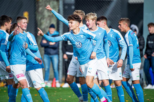 Malmös Adrian Neziri jublar