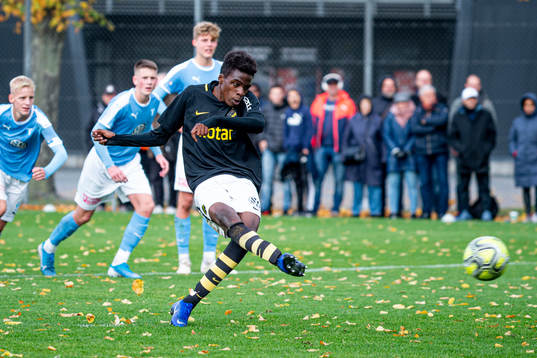 AIKs Hope Calvin Ddamulira Kabuye på straff