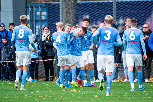 Malmös Isak Bjerkebo jublar med lagkamraterna