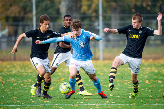 Malmös Axel Rönnqvist mot AIKs spelare
