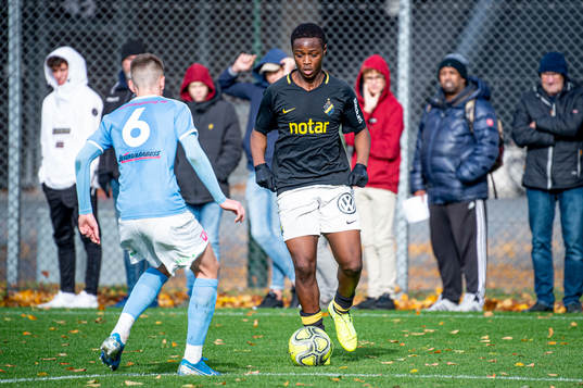 AIKs Richie Omorowa mot Malmös Måns Braendshöi