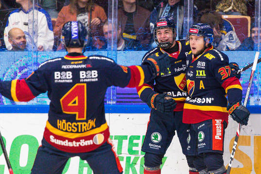 Djurgårdens Olle Alsing jublar med Jesper Pettersson