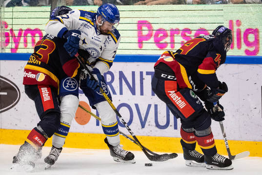 Djurgårdens Tom Nilsson och Leksands Marek Hrivik och