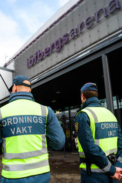 Ordningsvakter utanför Löfbergs Arena