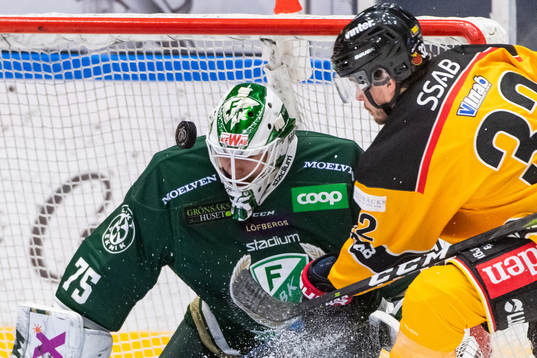 Färjestads målvakt Arvid Holm och Luleås Oscar Engsund
