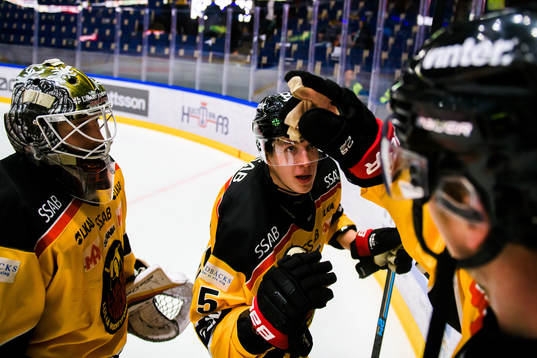 Luleås Arttu Ilomäki jublar